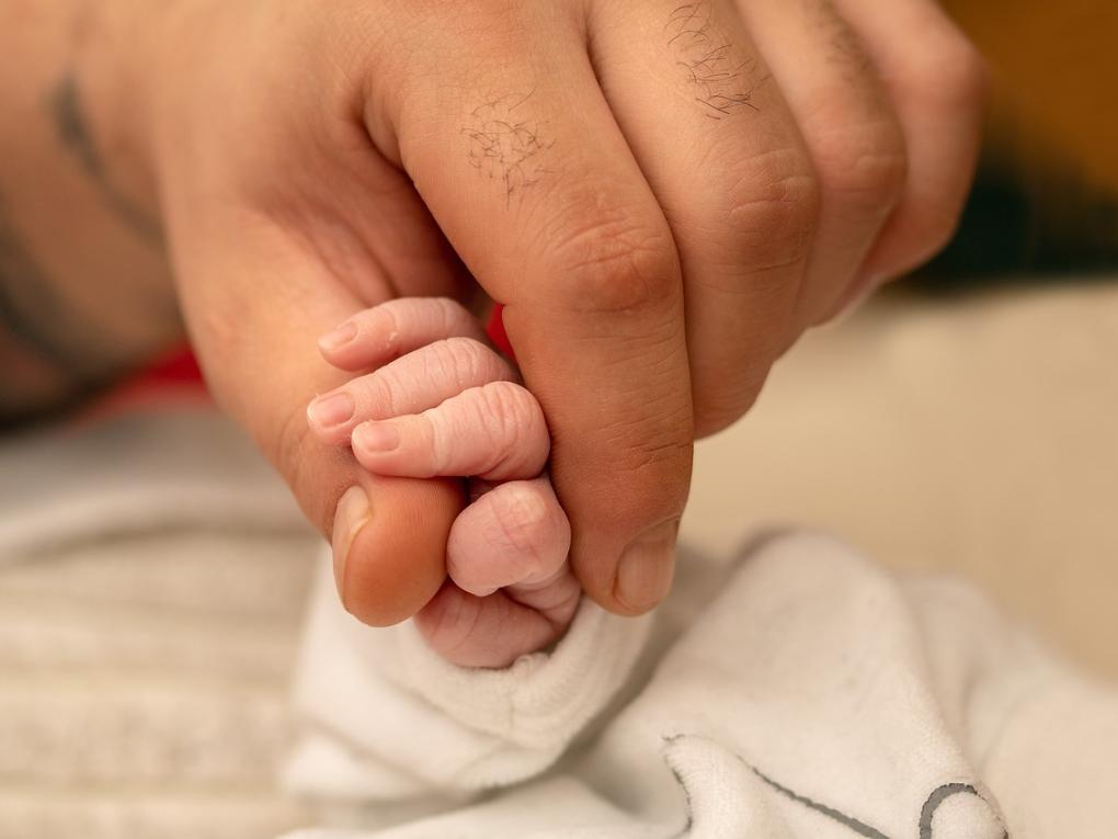 babys-hand-3771123_1280
